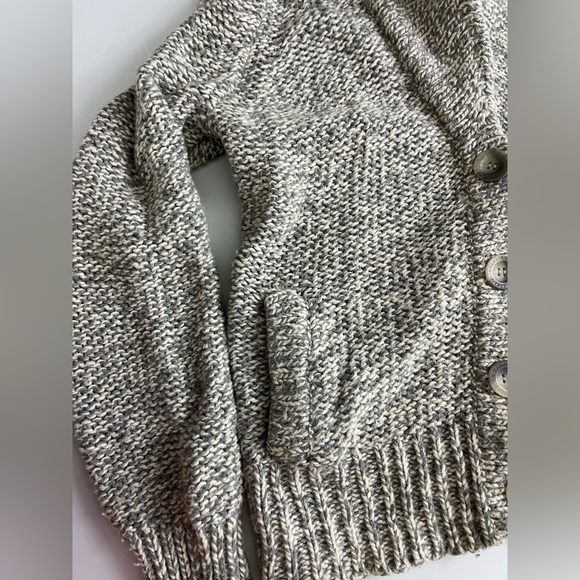 American Eagle sweater - Picture 2 of 4